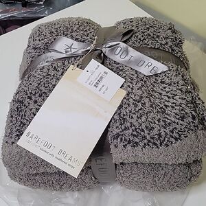 NEW BAREFOOT DREAMS COZY CHIC BLANKET THROW GRAY BLACK GIFT $130 NWT